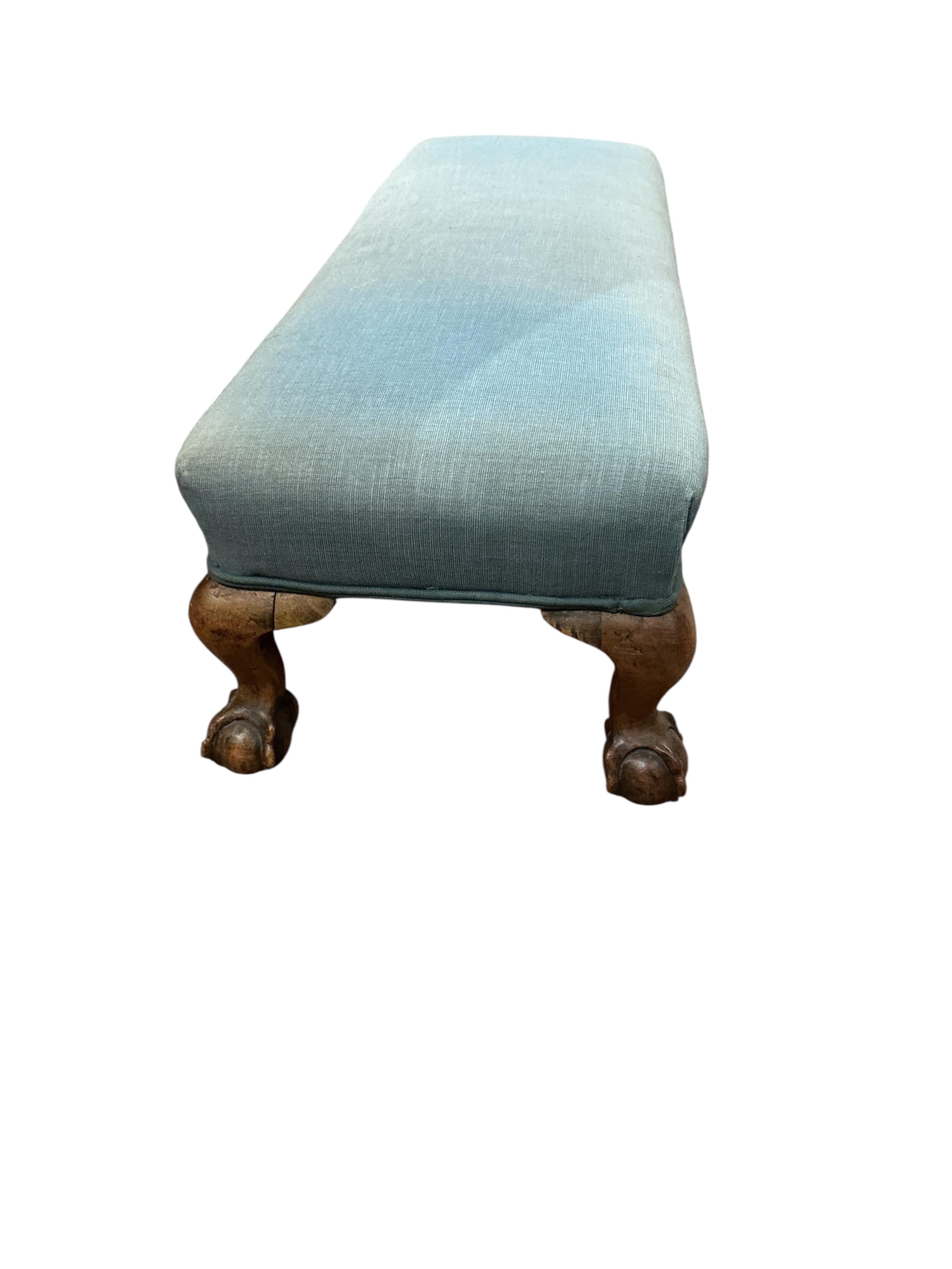 An early 20th century beech fender stool, width 110cm, depth 35cm, height 26cm